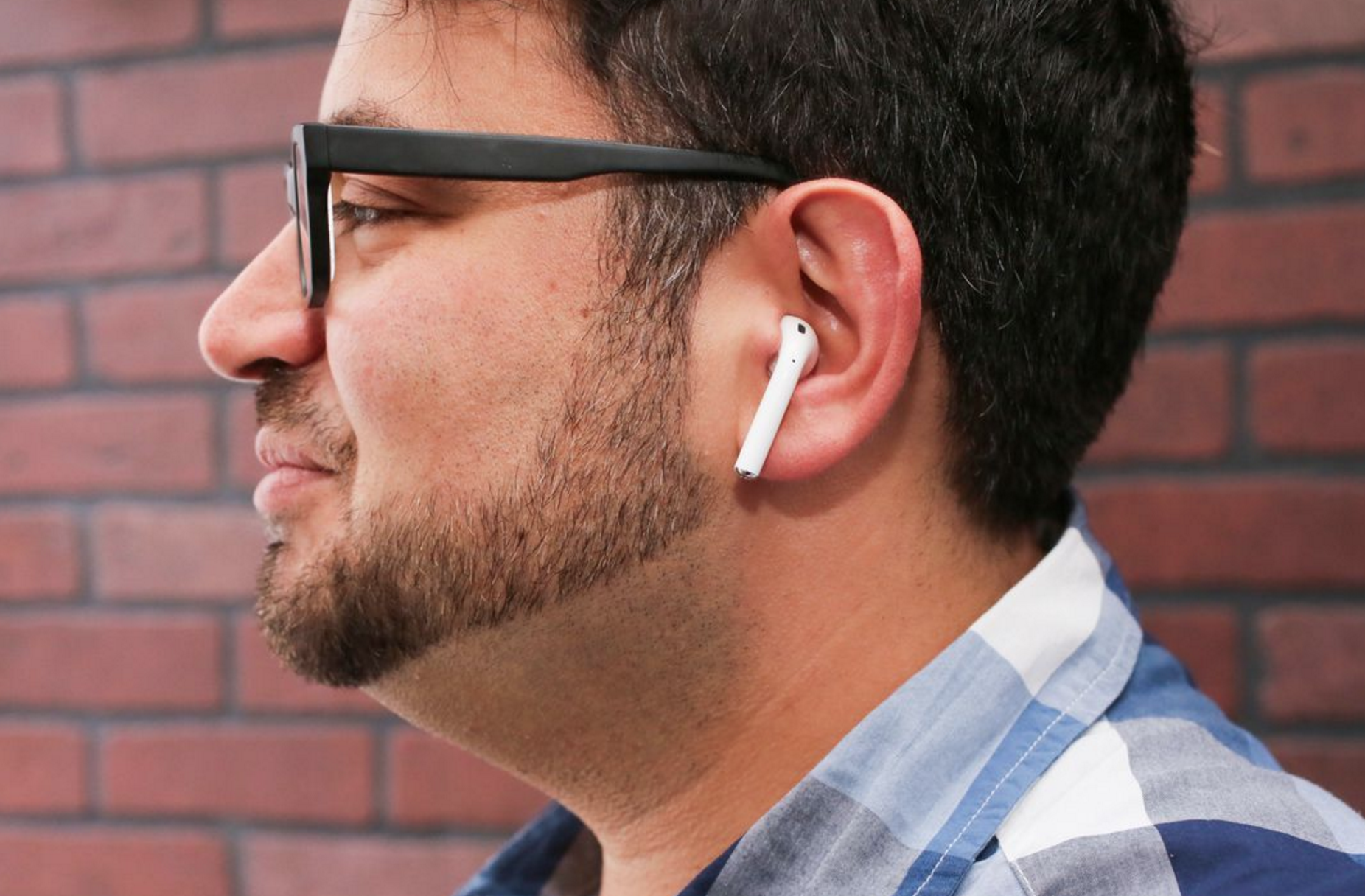 Apple AirPods aren't ridiculous says CNET, we disagree [Photos]